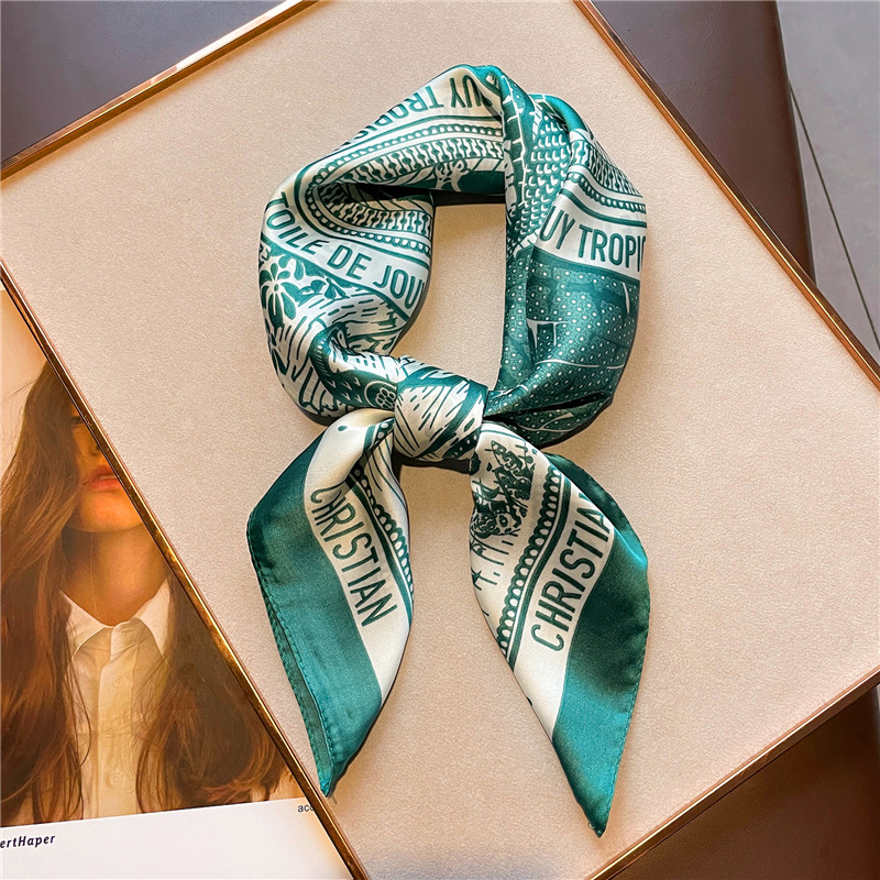 Women Fashion Necktie - Nadruk w litery jedwabna satynowa chusteczka